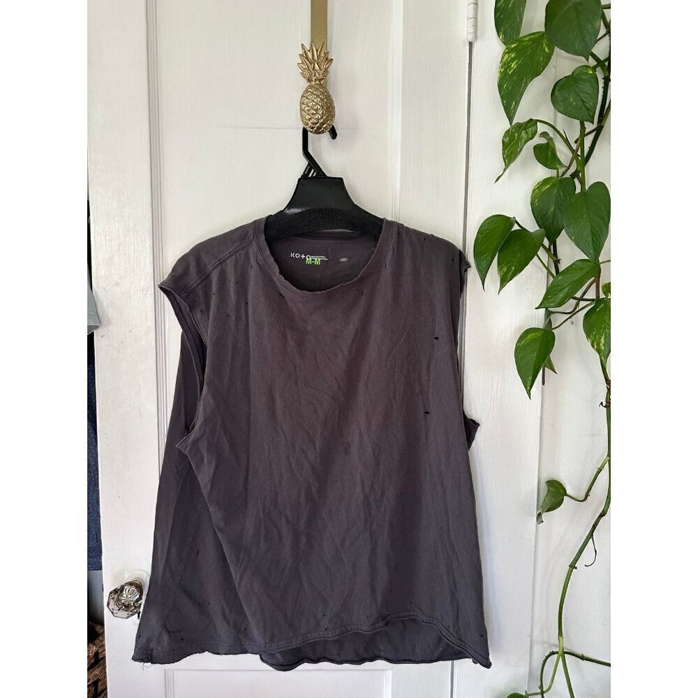 KO+O size medium gray distressed shirt